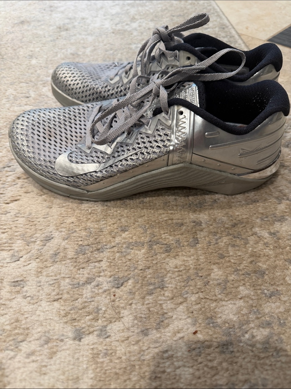 Nike Silver metcon 6 and Black Low-Top Athletic Shoes